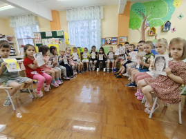 В группе «Капитошка» МАДОУ № 9 поздравление для мам В группе «Капитошка» МАДОУ № 9 поздравление для мам.